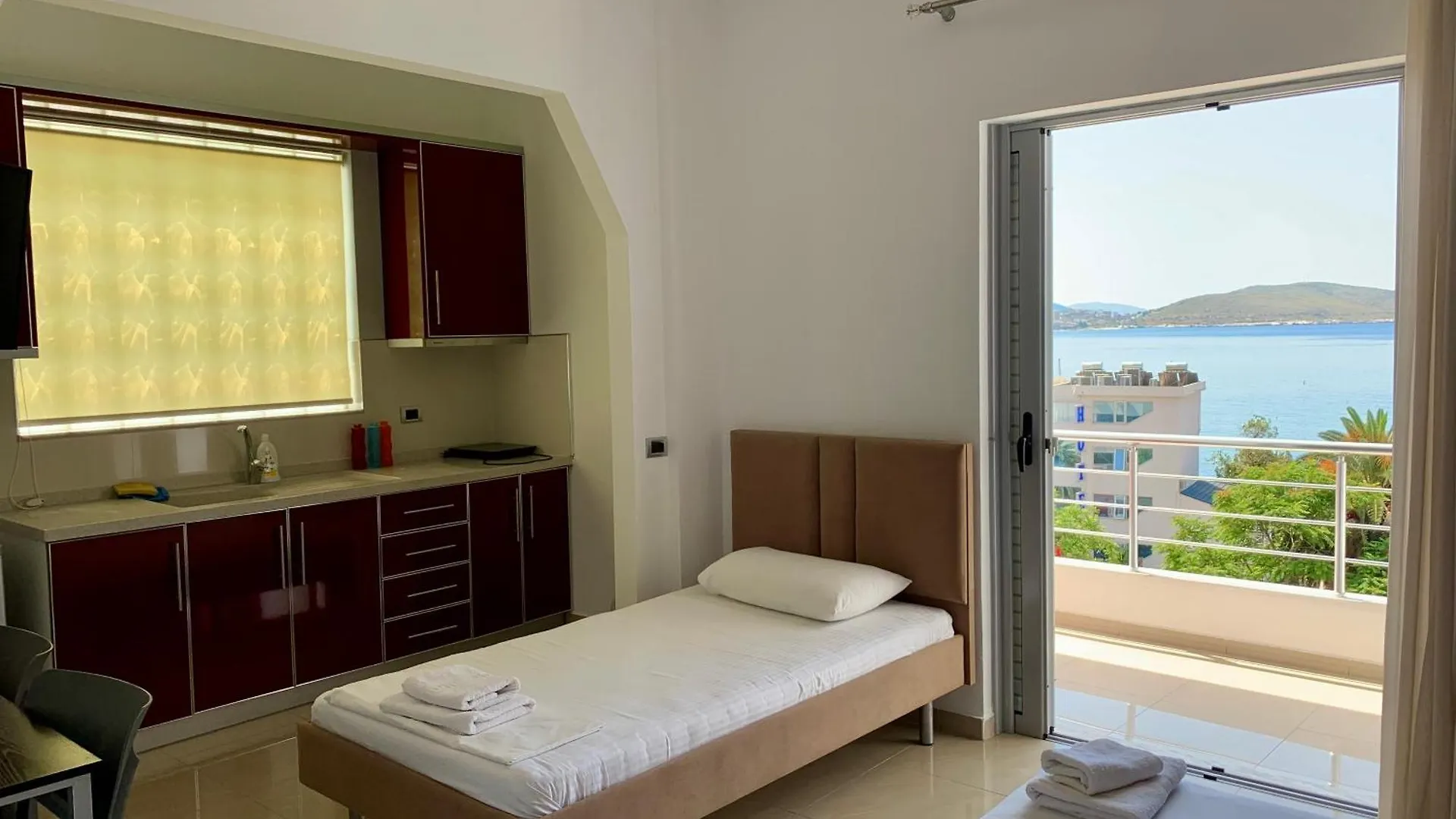 Hotel Piazza Sarandë 0*,