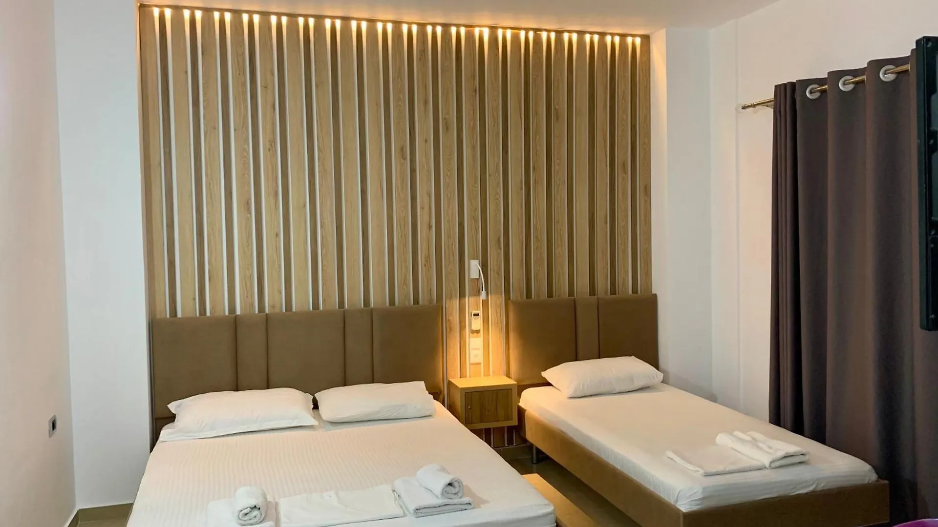 Hotel Piazza Sarandë 0*,  Albanië